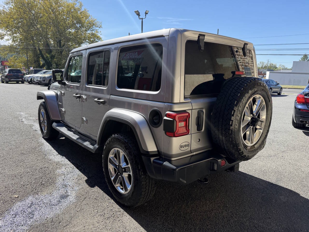 Used 2018 Jeep Wrangler Unlimited Sahara AWD/4WD image 4