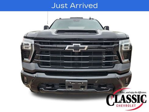 Used 2024 Chevrolet Silverado 2500 LT w/ Midnight Edition AWD/4WD image 3