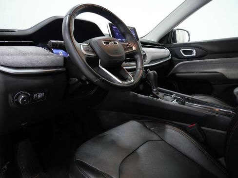Used 2022 Jeep Compass Latitude w/ Sun and Sound Group AWD/4WD image 11
