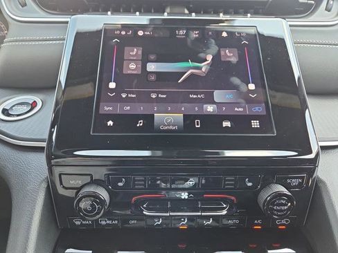 New 2025 Jeep Grand Cherokee Altitude image 19