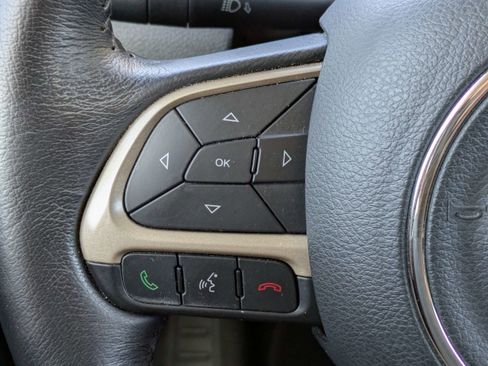 Used 2017 Jeep Renegade Latitude image 21