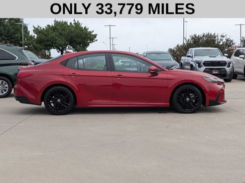 Used 2025 Toyota Camry SE FWD image 4