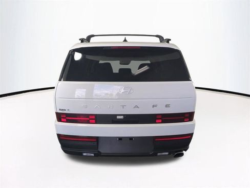 Used 2025 Hyundai Santa Fe SEL FWD image 6