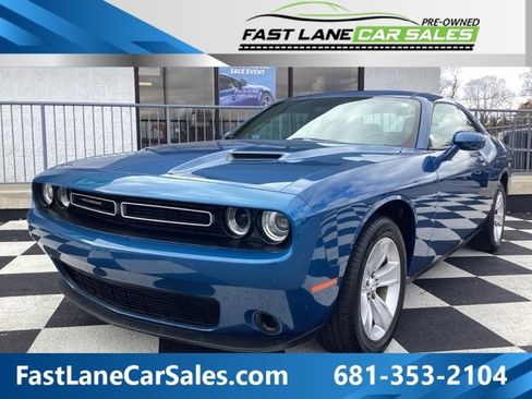 Used 2023 Dodge Challenger SXT image 1