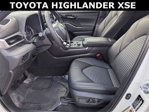 Used 2023 Toyota Highlander XSE image 25