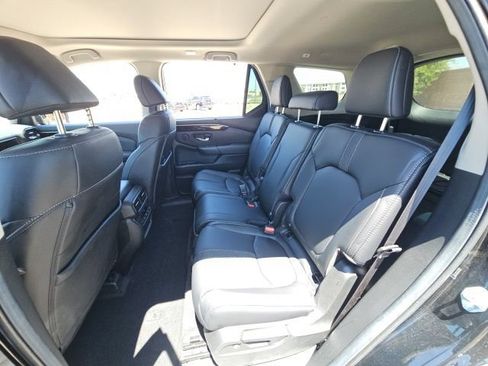 Used 2025 Honda Pilot Touring image 8
