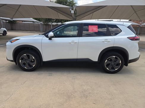 Certified 2026 Nissan Rogue SV FWD image 6