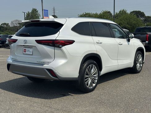Used 2022 Toyota Highlander Platinum AWD/4WD image 5