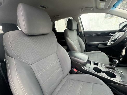 Used 2017 Kia Sorento LX image 17
