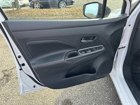 New 2025 Nissan Versa SR w/ Trunk Package image 18