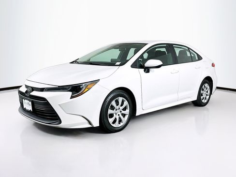Used 2024 Toyota Corolla LE FWD image 3