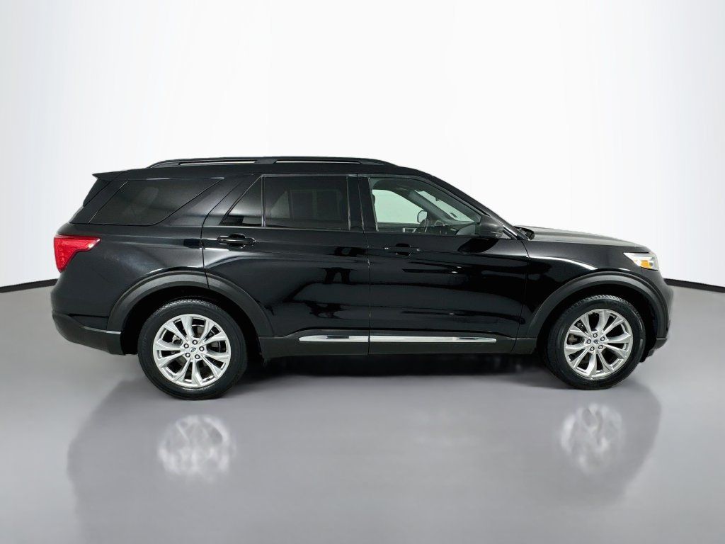 Used 2020 Ford Explorer XLT w/ Equipment Group 202A AWD/4WD image 9
