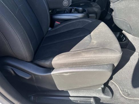 Used 2020 Chrysler Pacifica Touring w/ S Appearance Package image 12