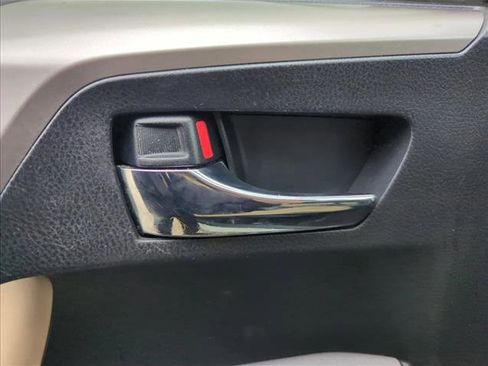 Used 2018 Toyota RAV4 XLE FWD image 27
