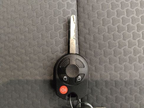Used 2017 Ford Escape SE w/ Equipment Group 201A FWD image 32