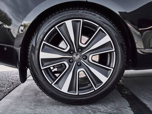 Used 2024 Land Rover Range Rover Long Wheelbase SE image 18