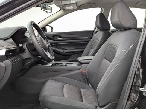 Used 2025 Nissan Altima 2.5 SV FWD image 14