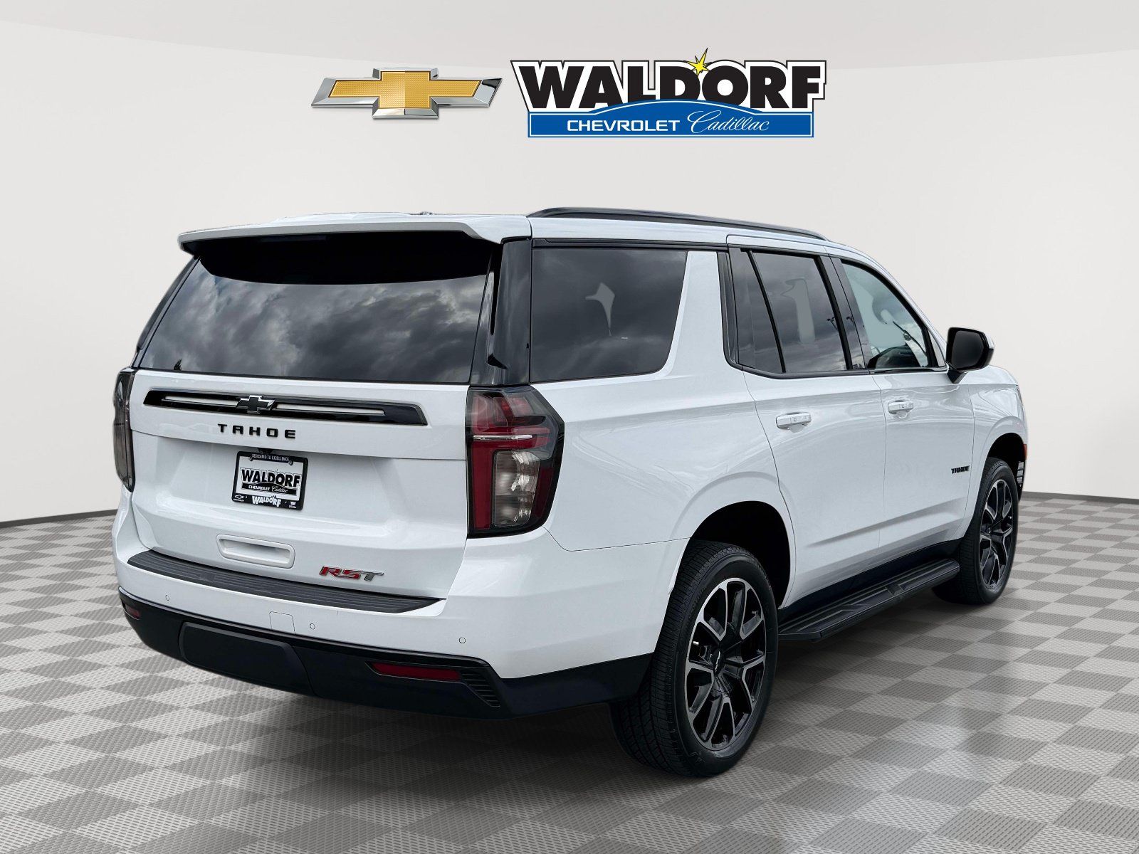 Used 2023 Chevrolet Tahoe RST AWD/4WD image 2