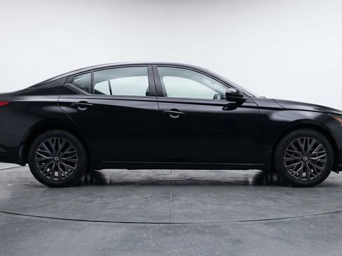 Used 2025 Nissan Altima 2.5 SV image 11