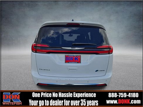 Used 2023 Chrysler Pacifica Touring-L FWD image 7