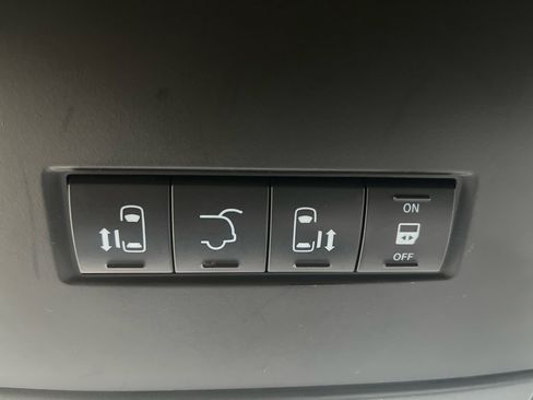 Used 2017 Dodge Grand Caravan SXT image 32