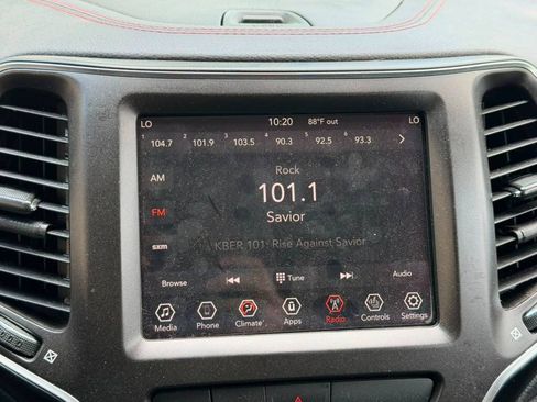 Used 2019 Jeep Cherokee Trailhawk w/ Cold Weather Group AWD/4WD image 13
