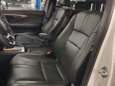 Certified 2023 Honda Passport TrailSport image 2