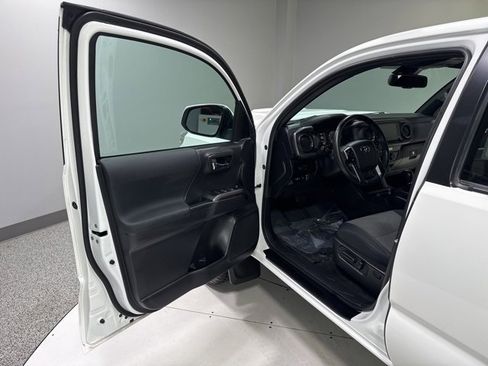 Used 2022 Toyota Tacoma TRD Sport image 6