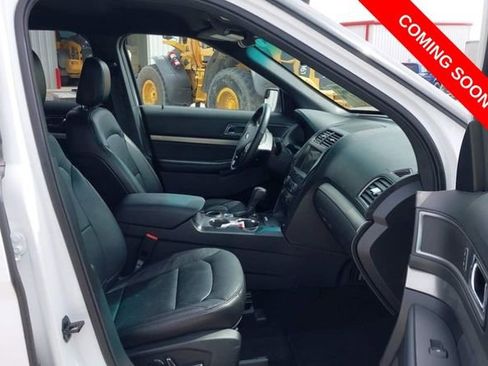 Used 2018 Ford Explorer XLT w/ Equipment Group 202A FWD image 5