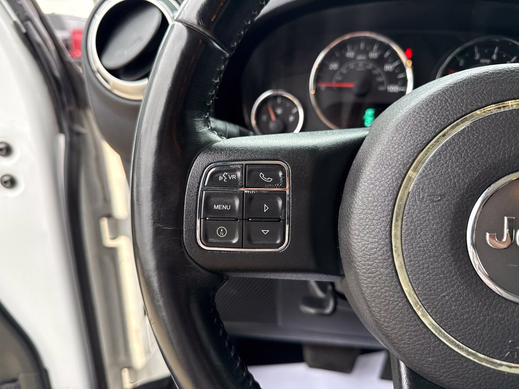 Used 2018 Jeep Wrangler Unlimited Sahara w/ Connectivity Group AWD/4WD image 30