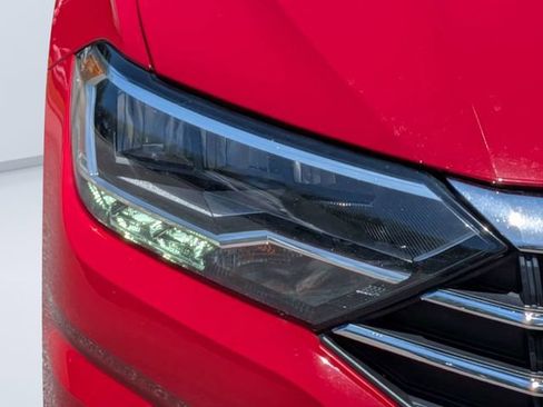 Used 2019 Volkswagen Jetta SE w/ Cold Weather Package FWD image 5