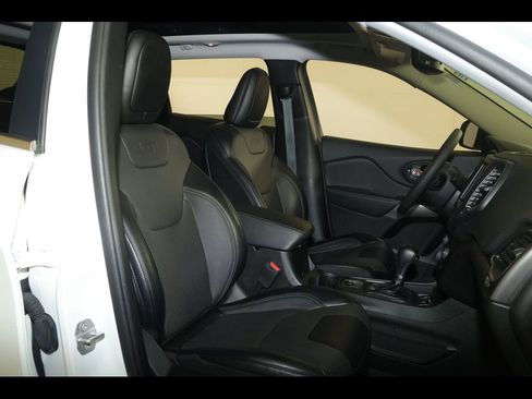 Used 2022 Jeep Cherokee Latitude Lux w/ Sun & Sound Group image 29