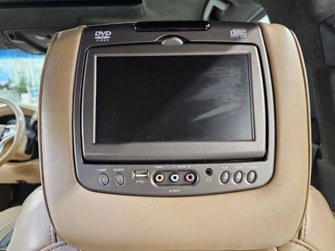 Used 2019 Cadillac Escalade Platinum image 37