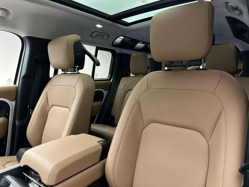 New 2026 Land Rover Defender 110 X-Dynamic SE image 10