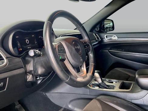 Used 2019 Jeep Grand Cherokee Laredo w/ Laredo X Package RWD image 18
