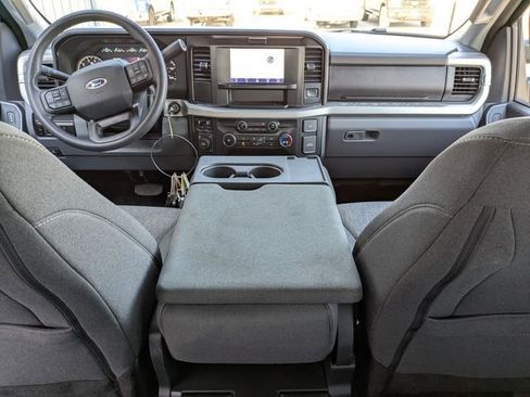 Used 2025 Ford F250 XLT image 4