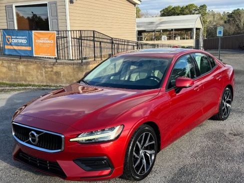 Used 2019 Volvo S60 T5 Momentum w/ Premium Package image 2
