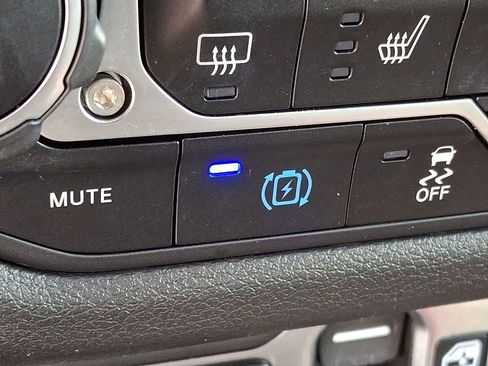 Used 2024 Jeep Wrangler Unlimited w/ Convenience Group AWD/4WD image 26