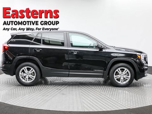 Used 2022 GMC Terrain SLE image 4