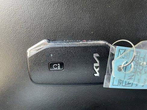 Used 2022 Kia Sorento EX w/ Panoramic Sunroof Package image 17