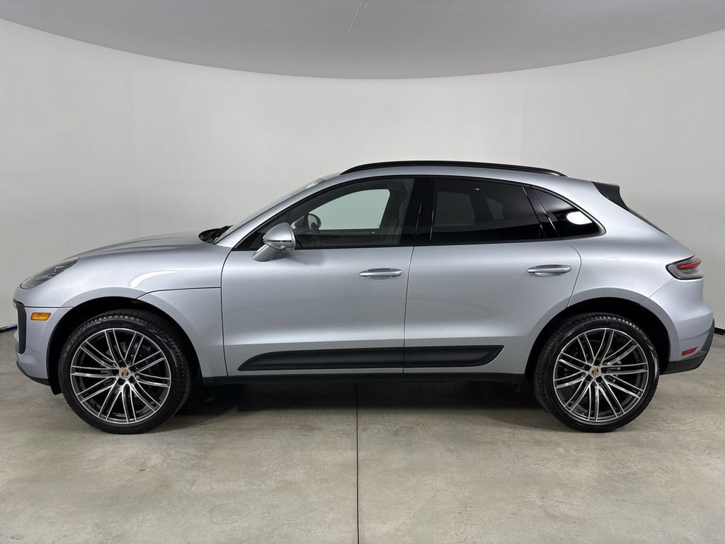 Certified 2026 Porsche Macan AWD/4WD image 2