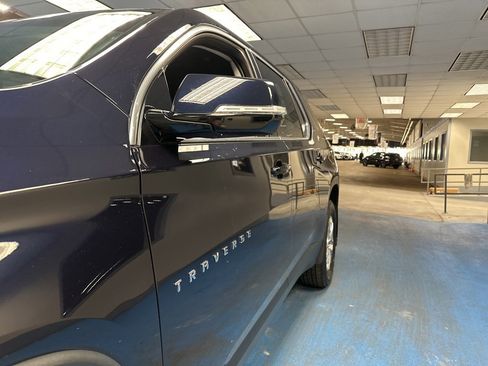 Used 2020 Chevrolet Traverse LT image 17