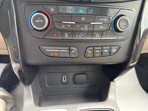 Used 2019 Ford Escape Titanium AWD/4WD image 16