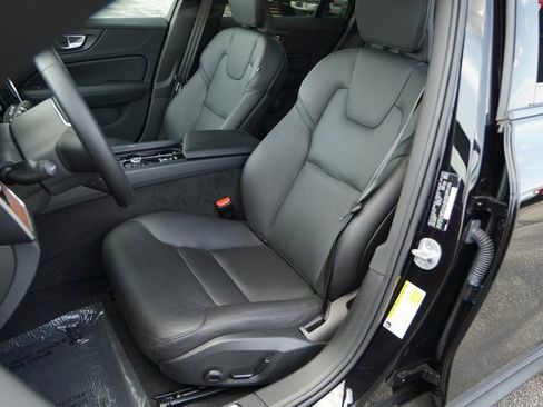 Used 2024 Volvo V60 B5 Cross Country Plus image 9