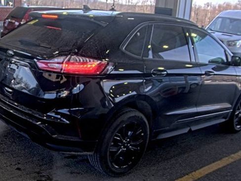 Used 2022 Ford Edge SE w/ Black Appearance Package image 19