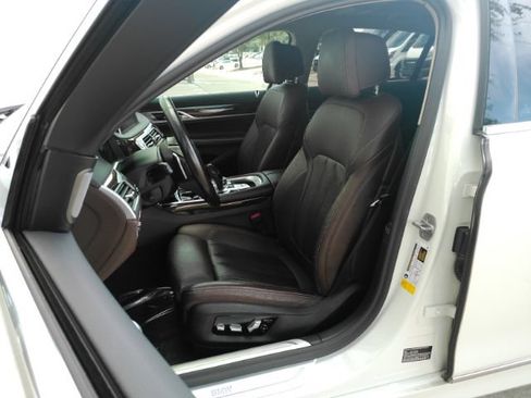 Used 2022 BMW 740i RWD image 6