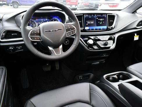 New 2026 Chrysler Pacifica Select image 10