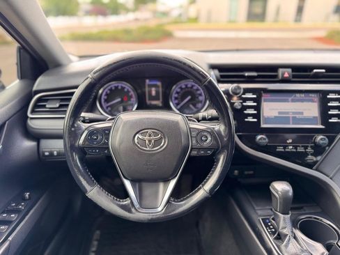 Used 2019 Toyota Camry SE w/ Convenience Package FWD image 12