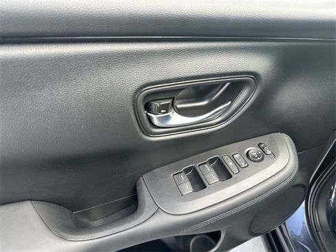 Used 2025 Honda HR-V LX image 15