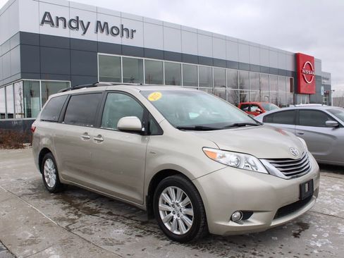 Used 2017 Toyota Sienna XLE Premium image 1
